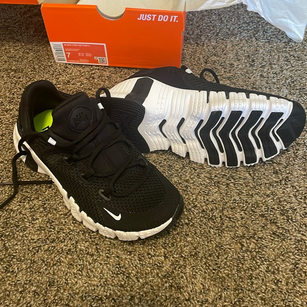 Black Nike metcon 4